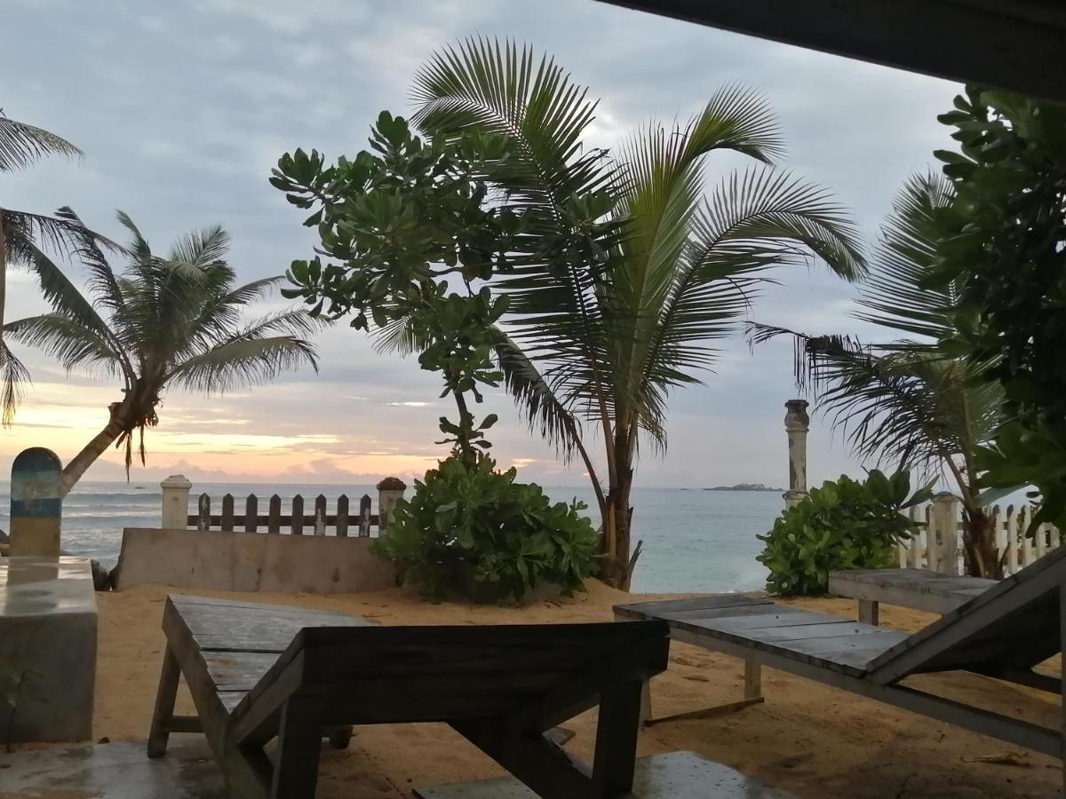 Happy Beach Villa Resort Unawatuna Exterior foto