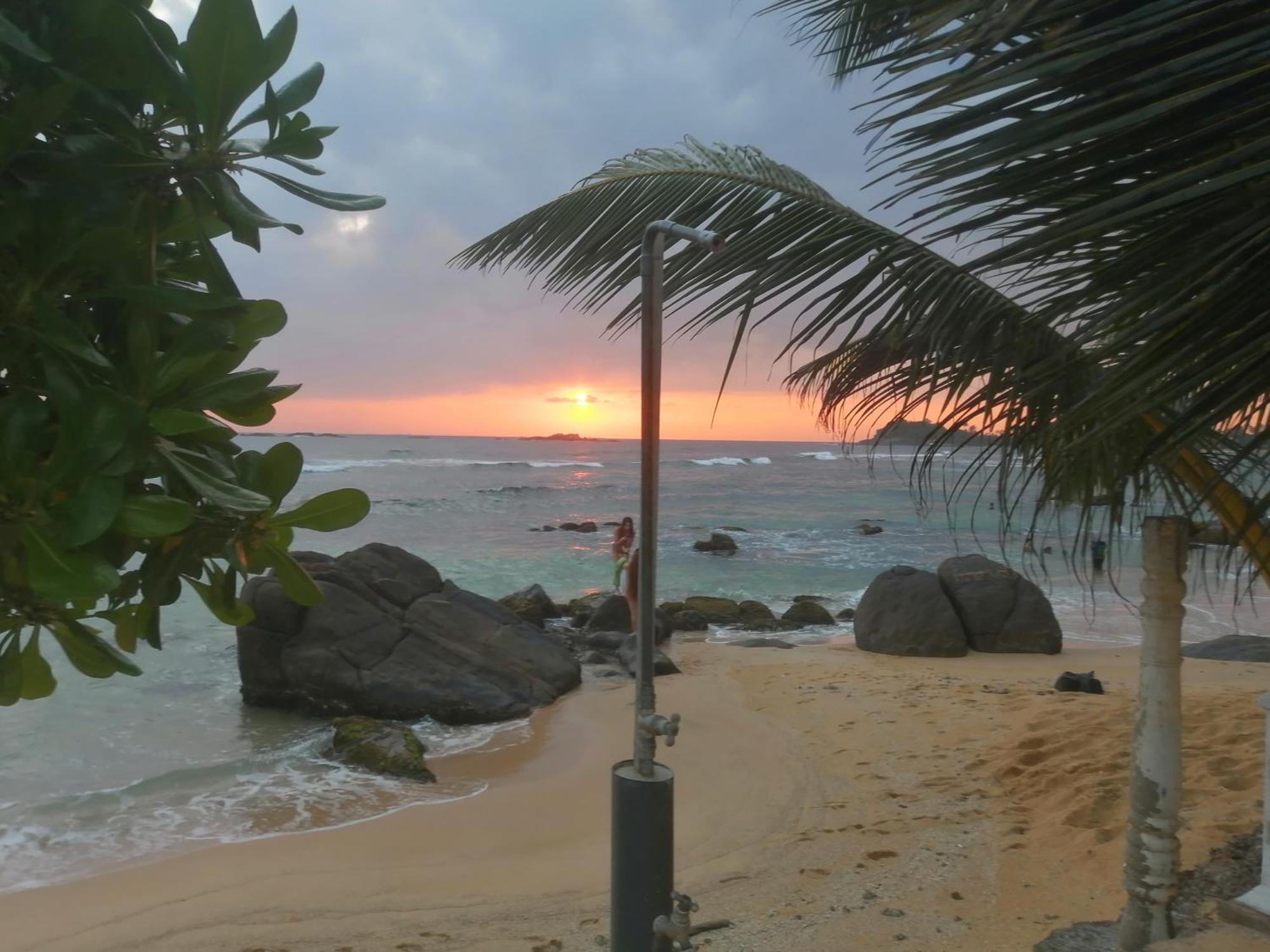 Happy Beach Villa Resort Unawatuna Exterior foto