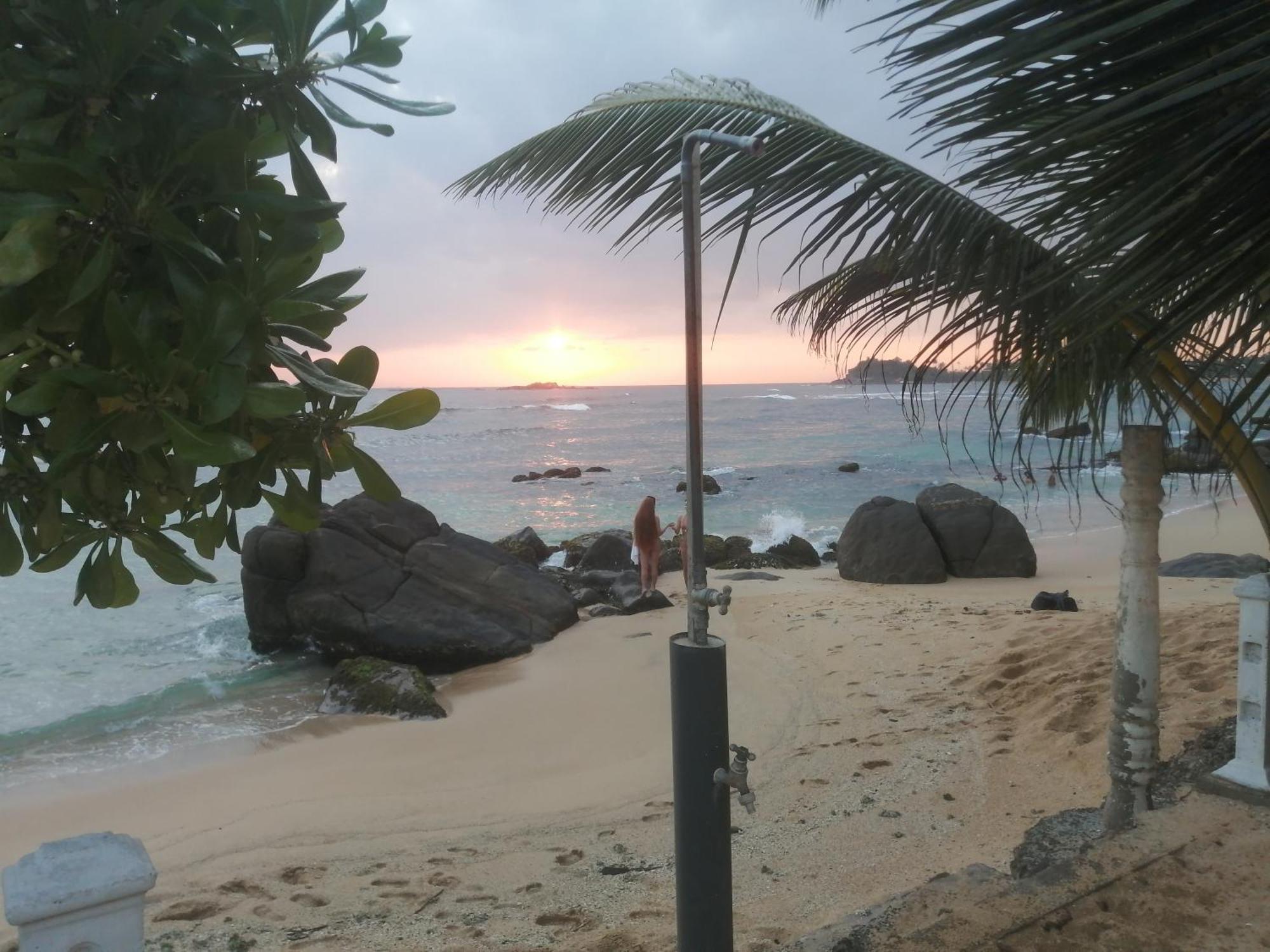 Happy Beach Villa Resort Unawatuna Exterior foto